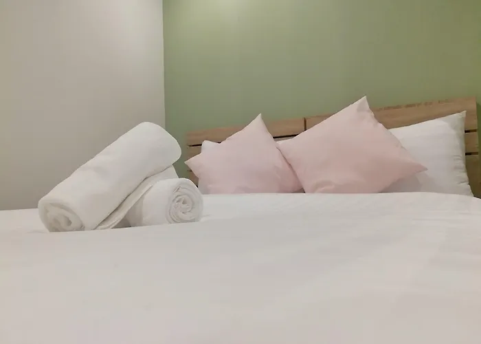 M - Mrt Huai Khwang Resort 3*