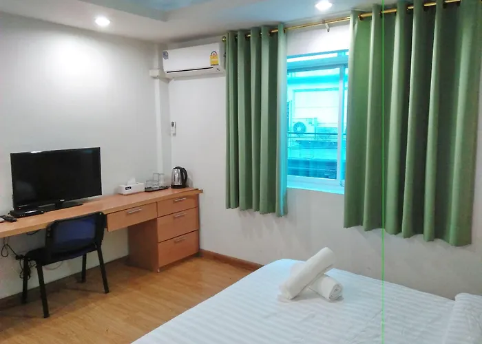 M - Mrt Huai Khwang Resort