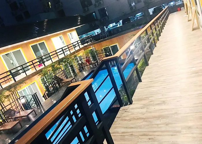 Resort M - Mrt Huai Khwang 3*