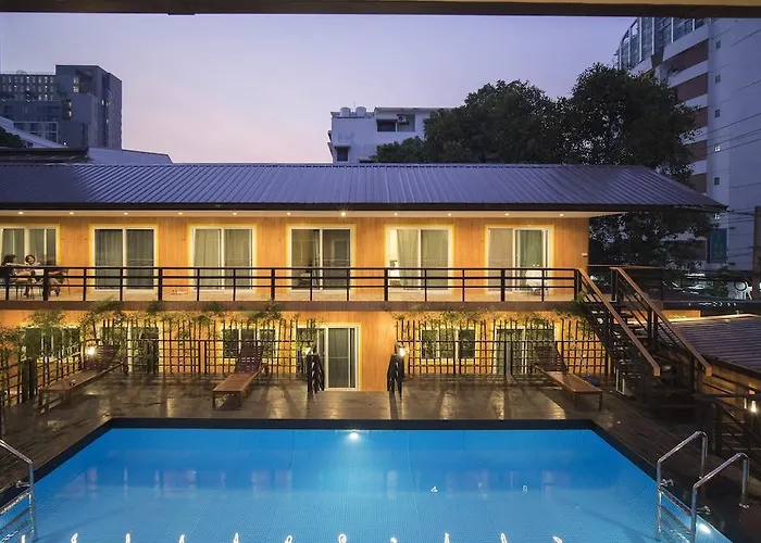 M - Mrt Huai Khwang Resort 3*