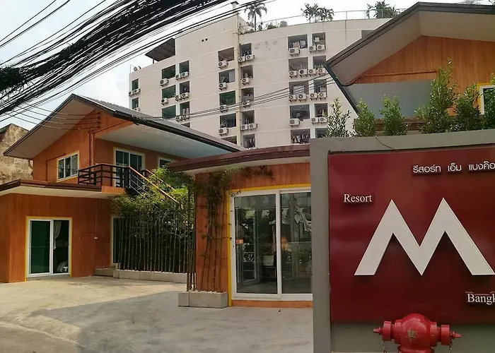 M - Mrt Huai Khwang Resort 3*