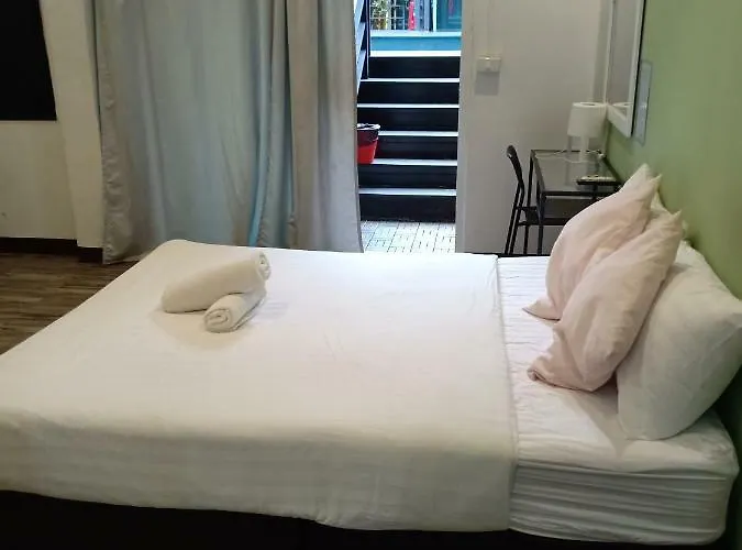 M - Mrt Huai Khwang Resort 3*