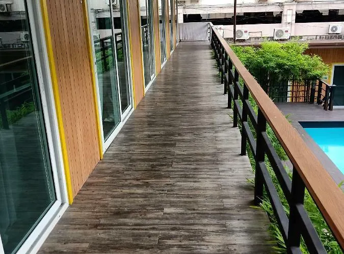 M - Mrt Huai Khwang Resort
